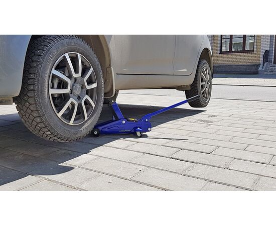 Домкрат 1.8 т крокодил GoodYear